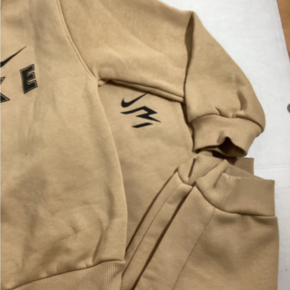 Nike Boys 2 pc athletic sweats suit so 6 in Khaki - Picture 5 of 7